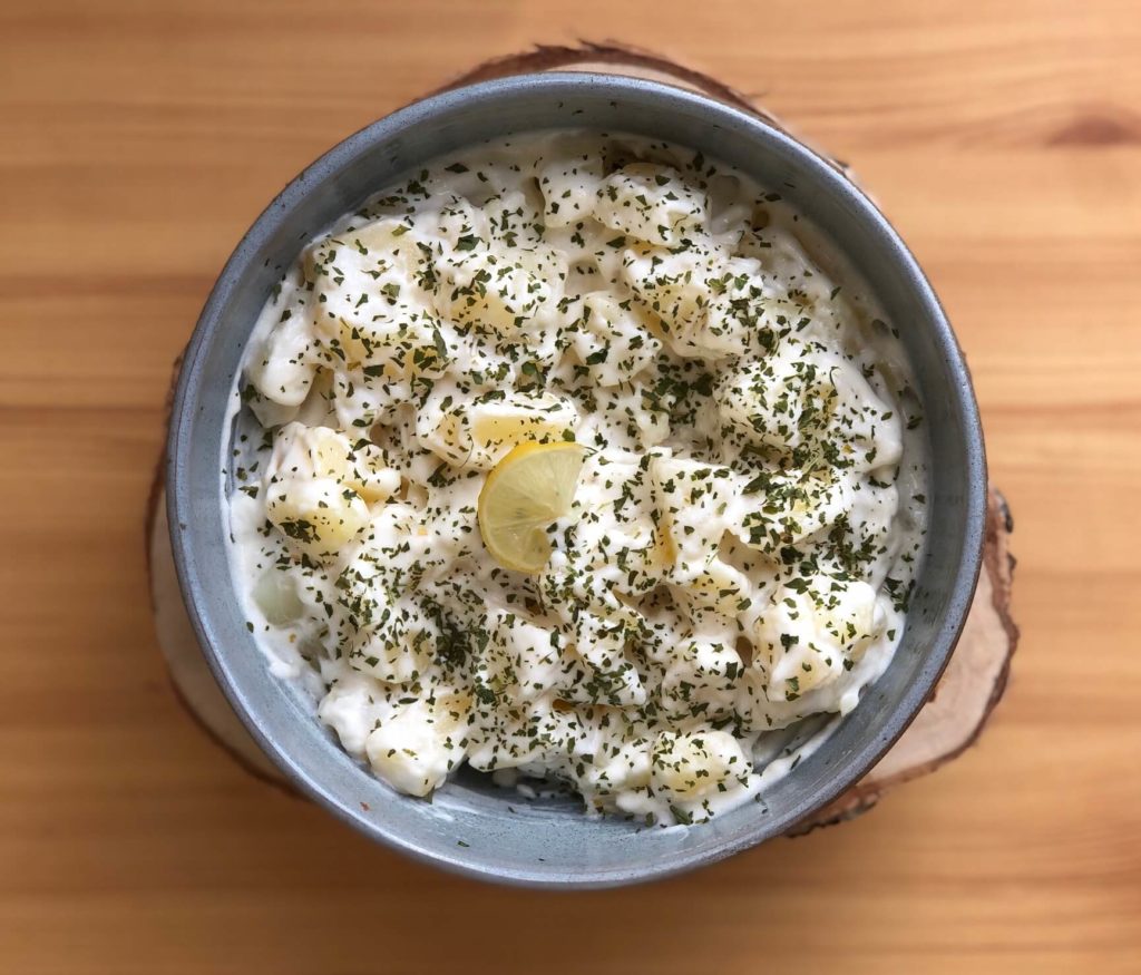 Sara´s Organic Food recipes, creamy potato salad with dried parsley topping